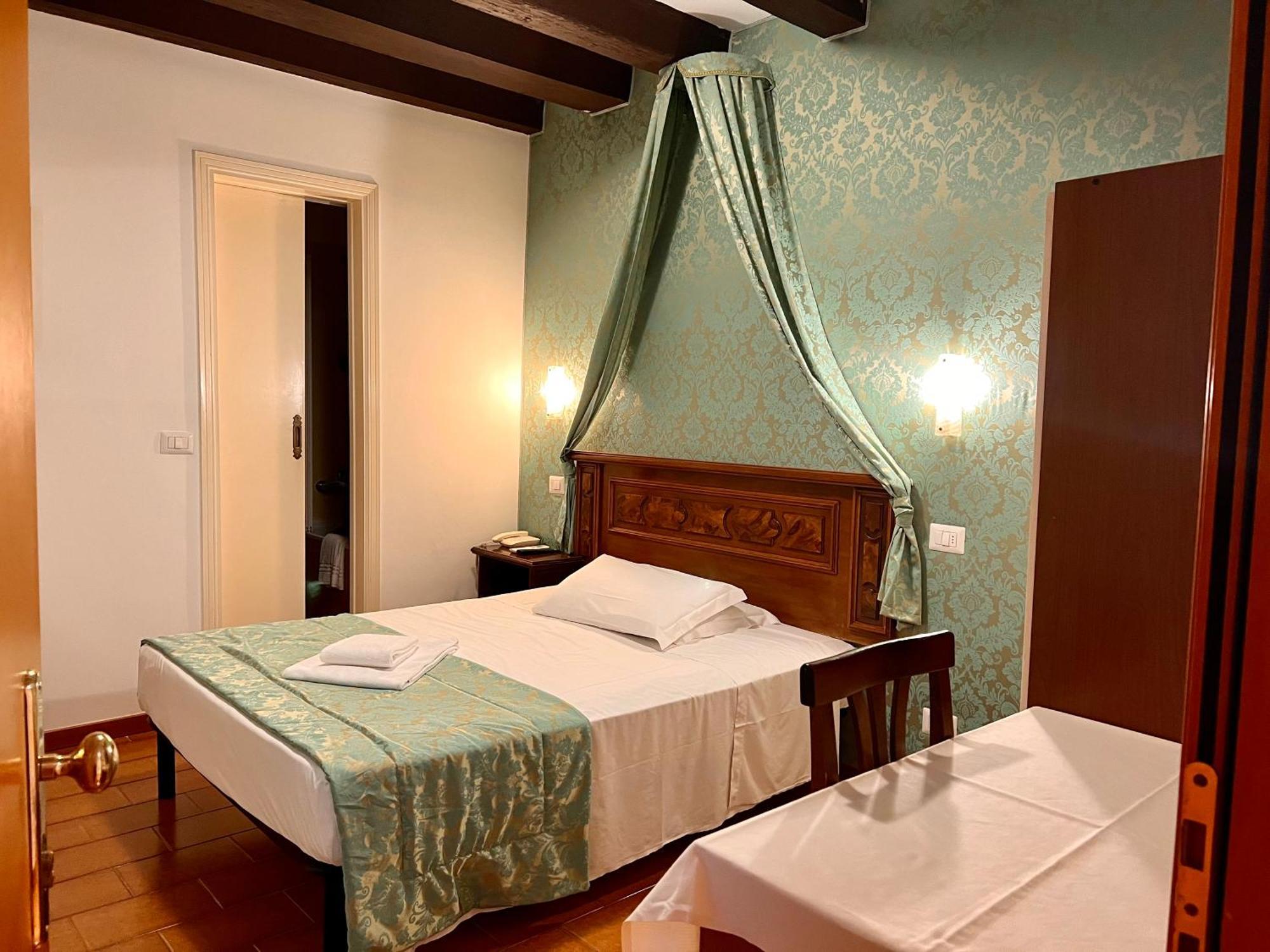 Hotel Canada Венеція Екстер'єр фото